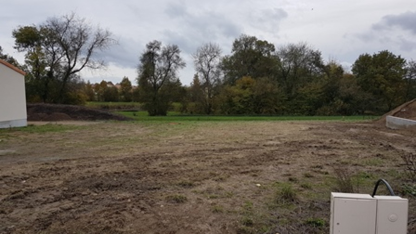 Terrain constructible de 325m2 à Trans-sur-Erdre