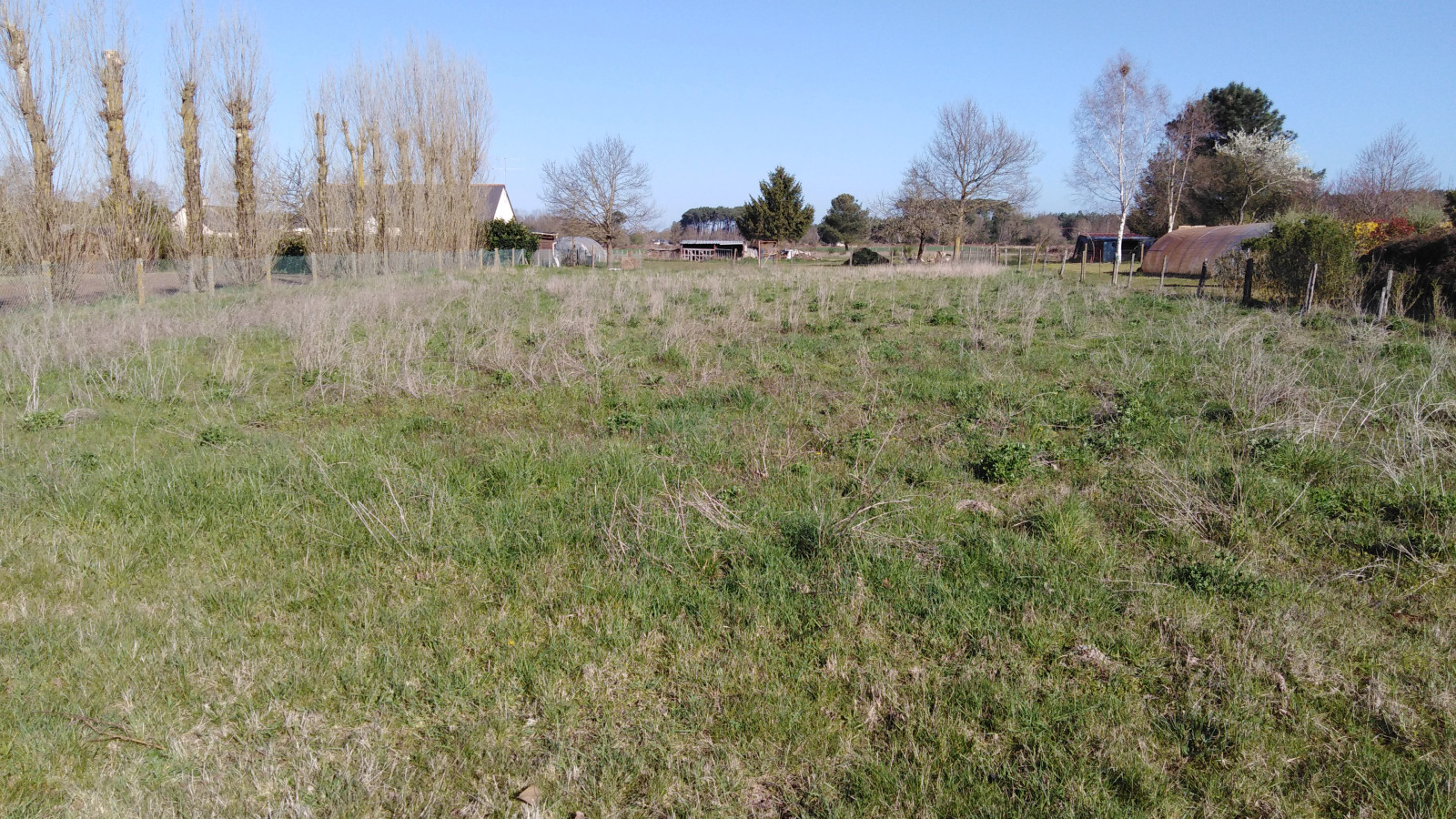 Terrain constructible de 2000m2 à Rou-Marson