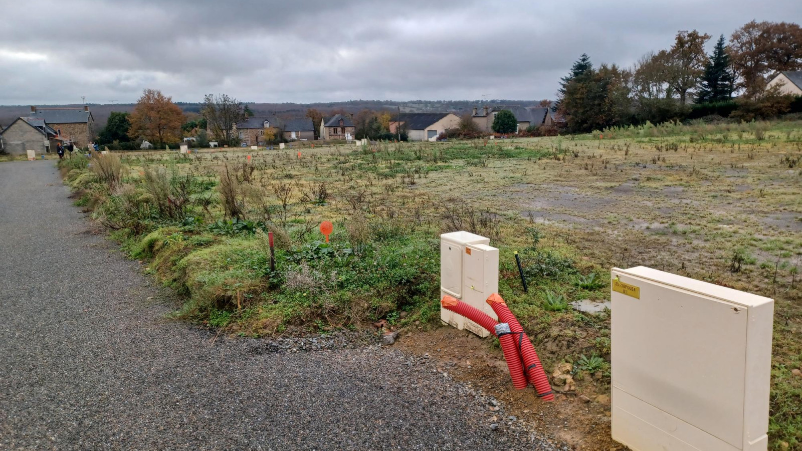 Terrain constructible de 433m2 à Montreuil-le-Gast