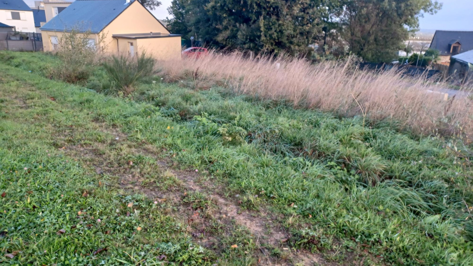 Terrain constructible de 450m2 à Livré-sur-Changeon