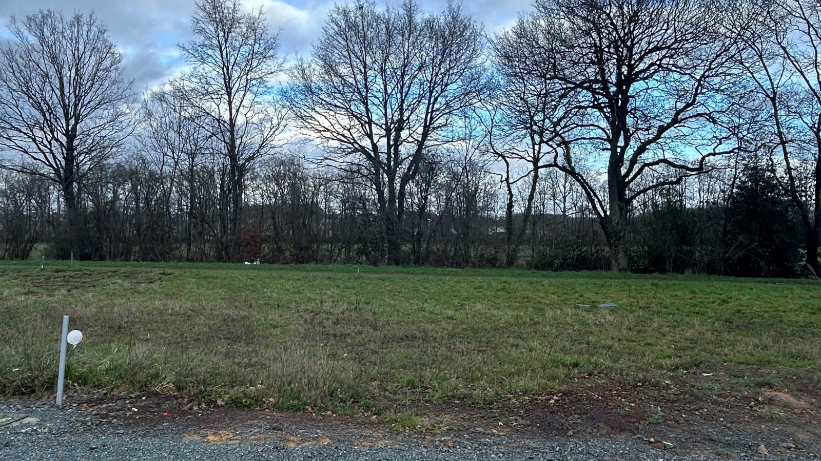 Terrain constructible de 375m2 à Bécon-les-Granits