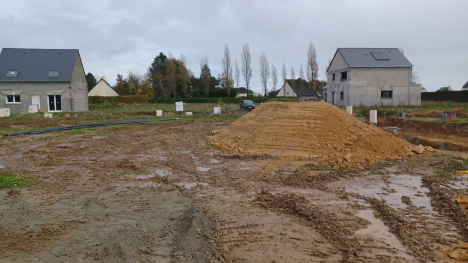 Terrain constructible de 281m2 à Crevin