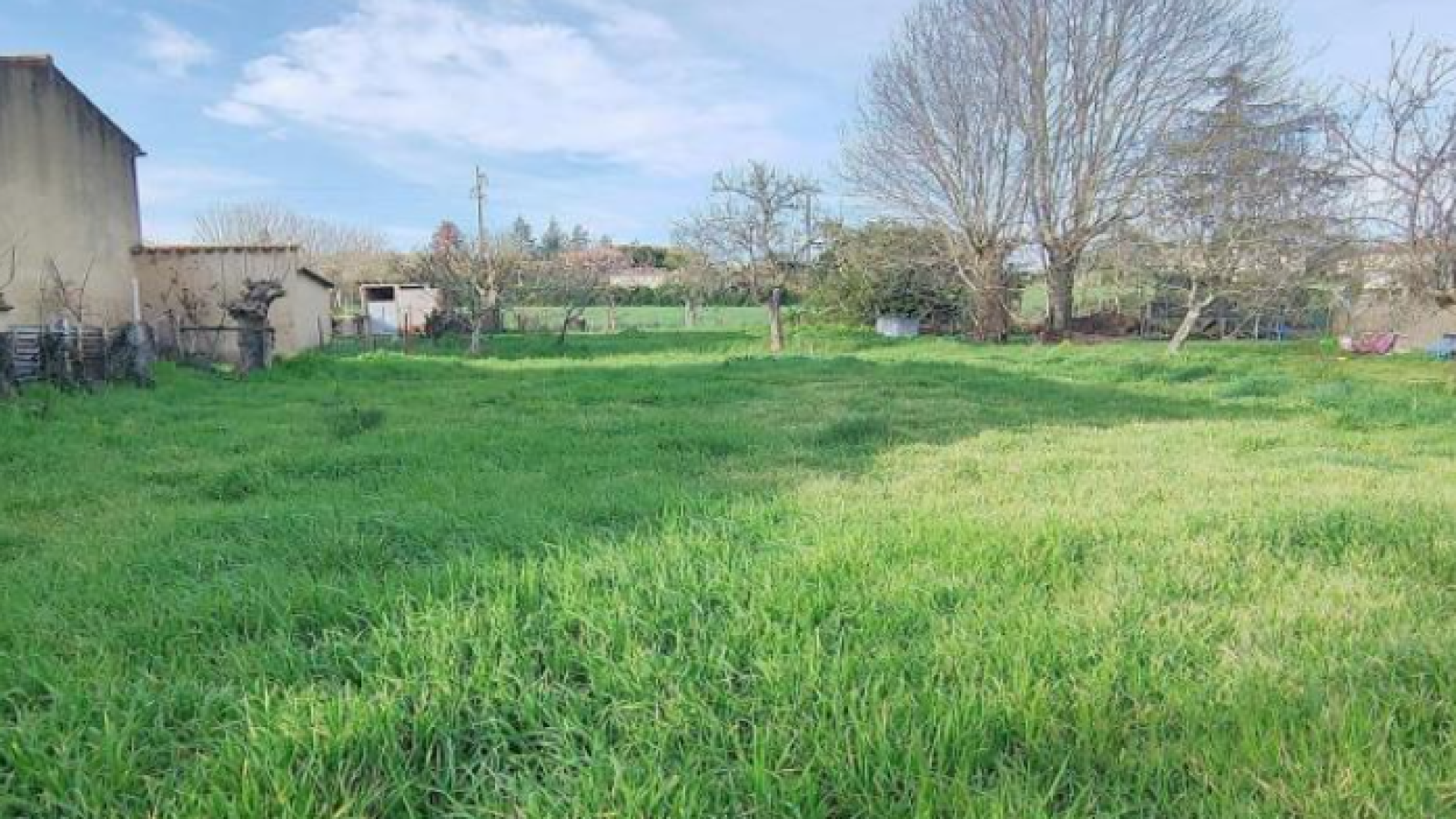 Terrain constructible de 815m2 à Ayguemorte-les-Graves