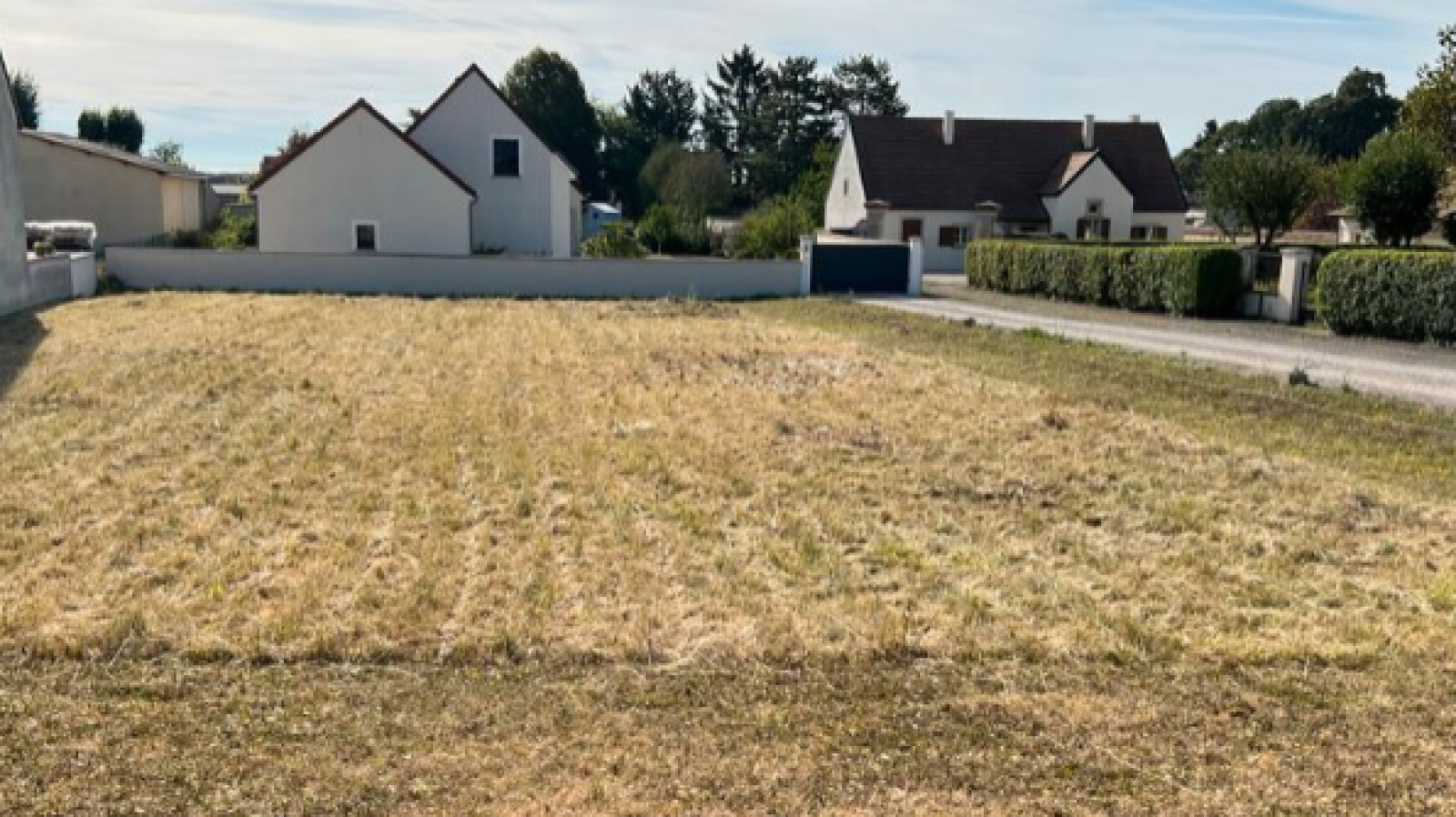 Terrain constructible de 1000m2 à Corgoloin