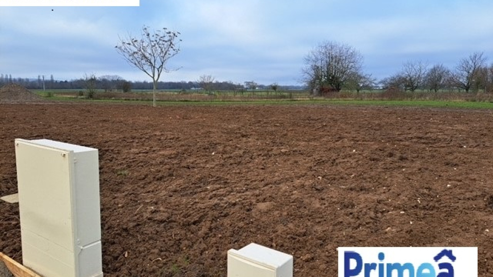 Terrain constructible de 776m2 à Courlon-sur-Yonne