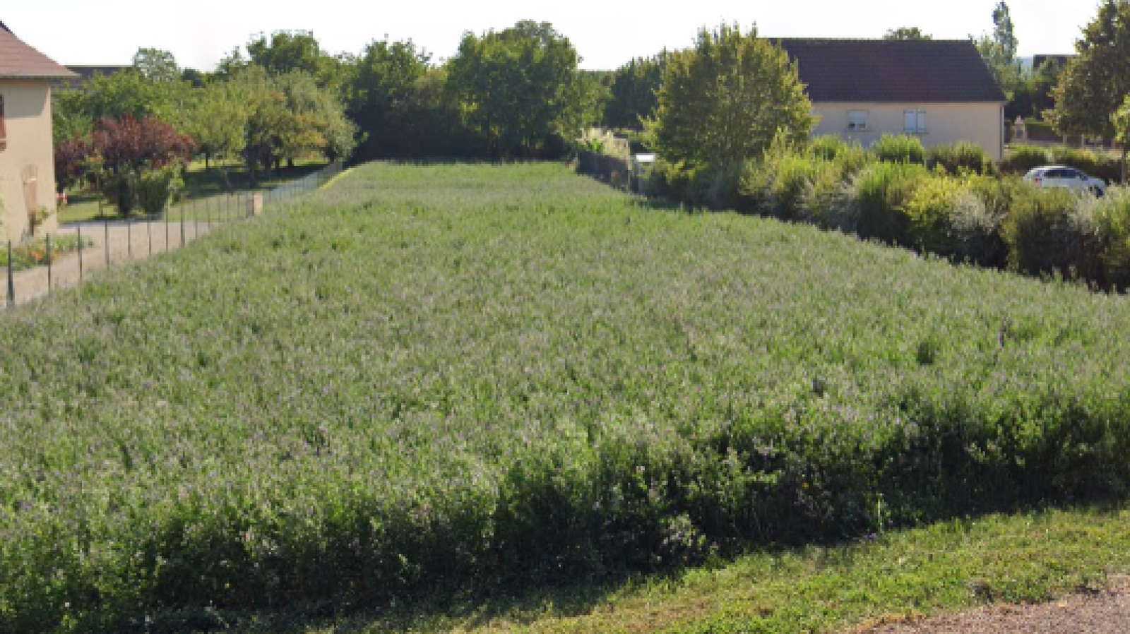 Terrain constructible de 1738m2 à Barges