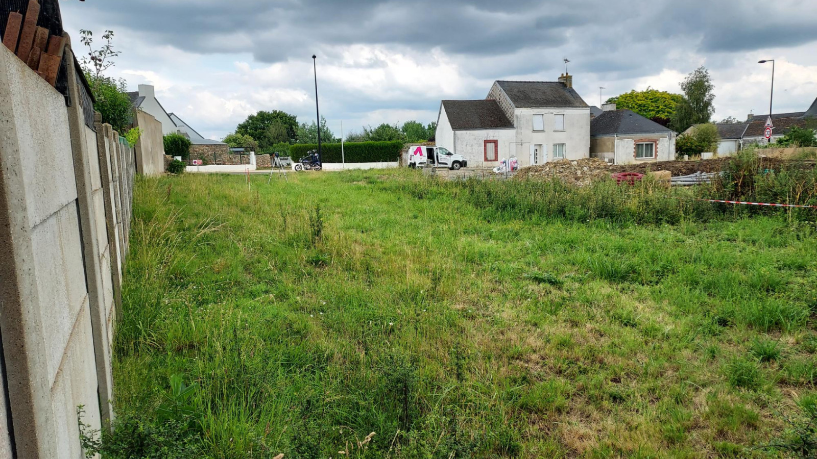 Terrain constructible de 363m2 à Saint-Péran