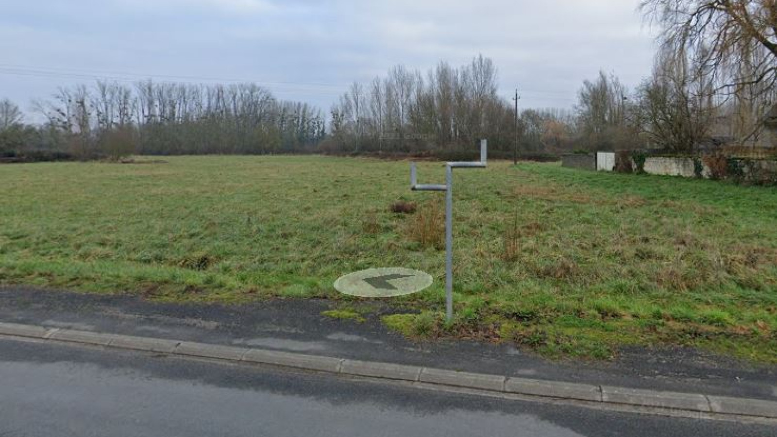 Terrain constructible de 700m2 à Vernoil-le-Fourrier