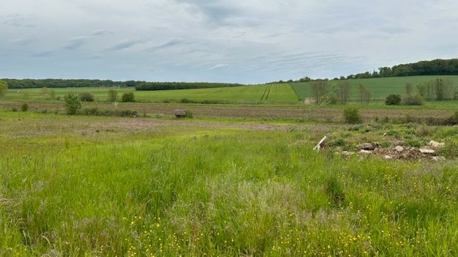 Terrain constructible de 823m2 à Chambeire