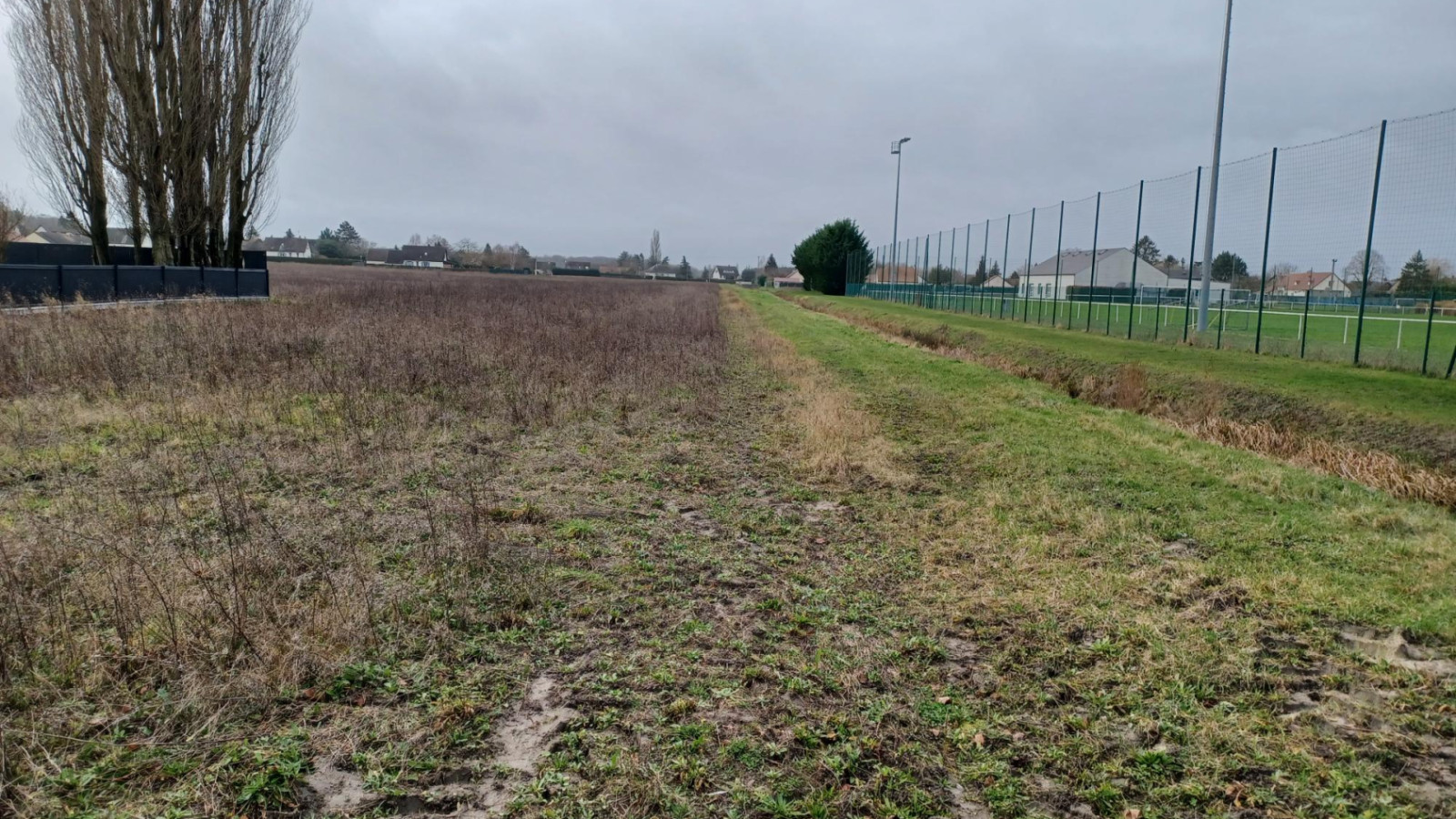 Terrain constructible de 421m2 à Vienne-en-Val