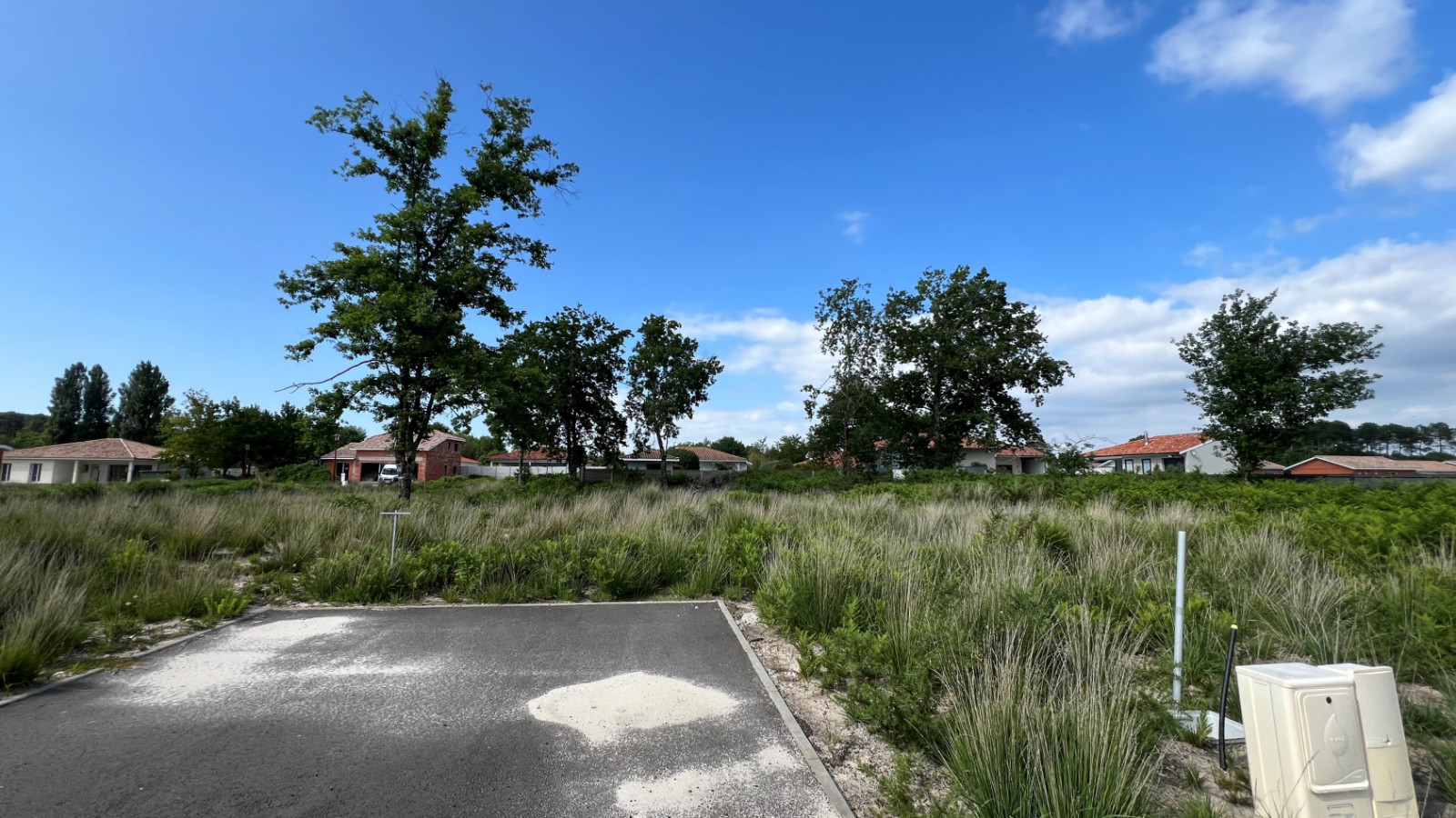 Terrain constructible de 900m2 à Le Temple