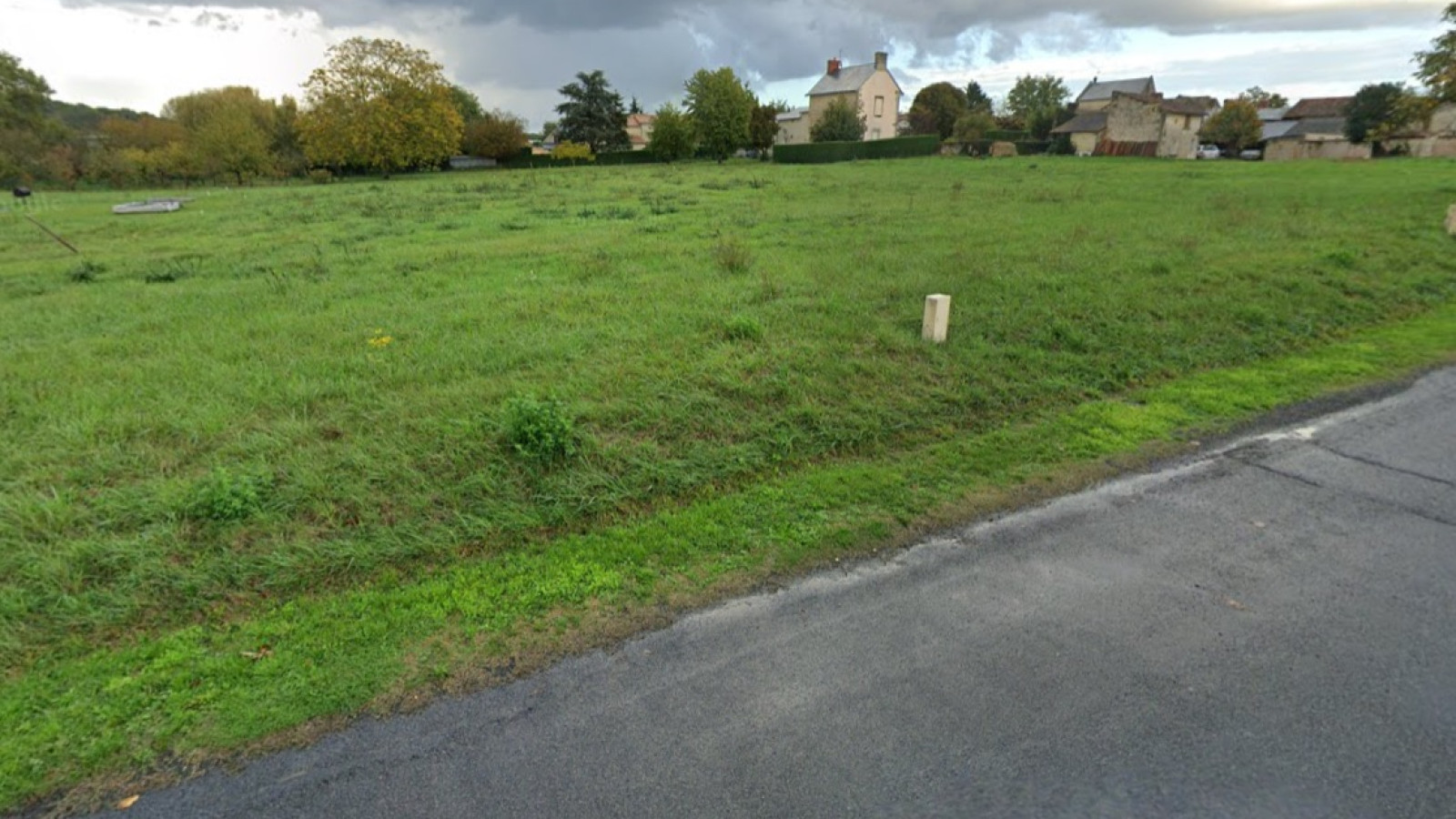 Terrain constructible de 320m2 à Mignaloux-Beauvoir