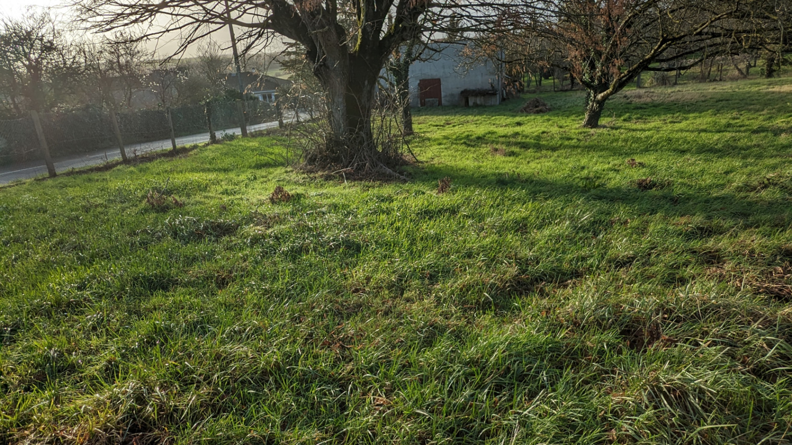 Terrain constructible de 1073m2 à Montamisé