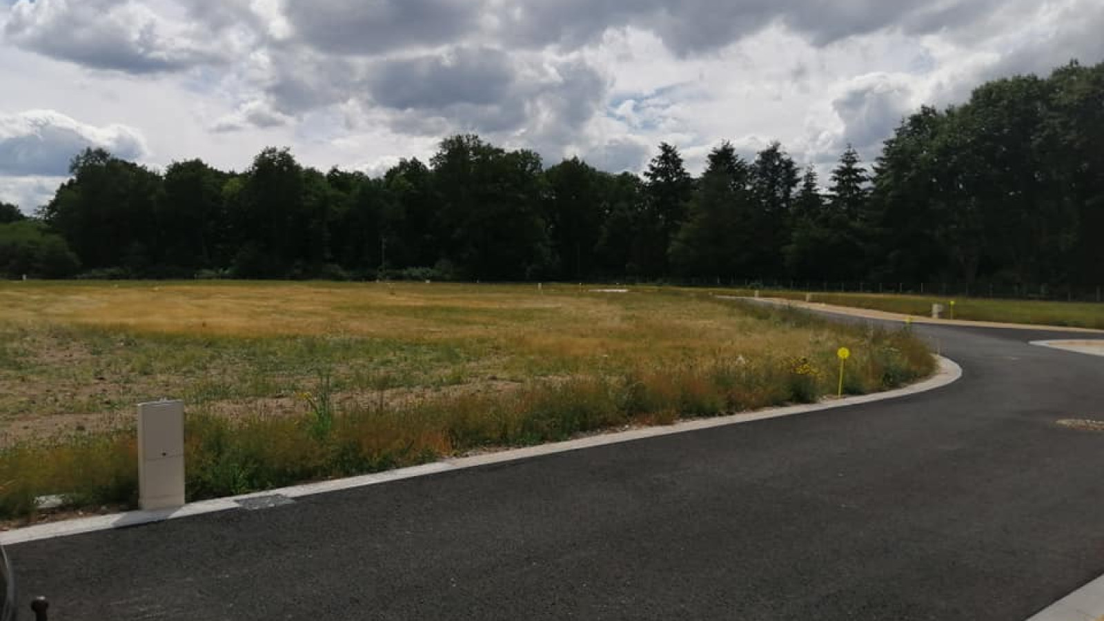 Terrain constructible de 369m2 à Mardié