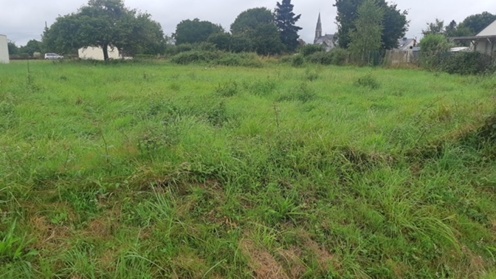 Terrain constructible de 1100m2 à Saint-Dolay