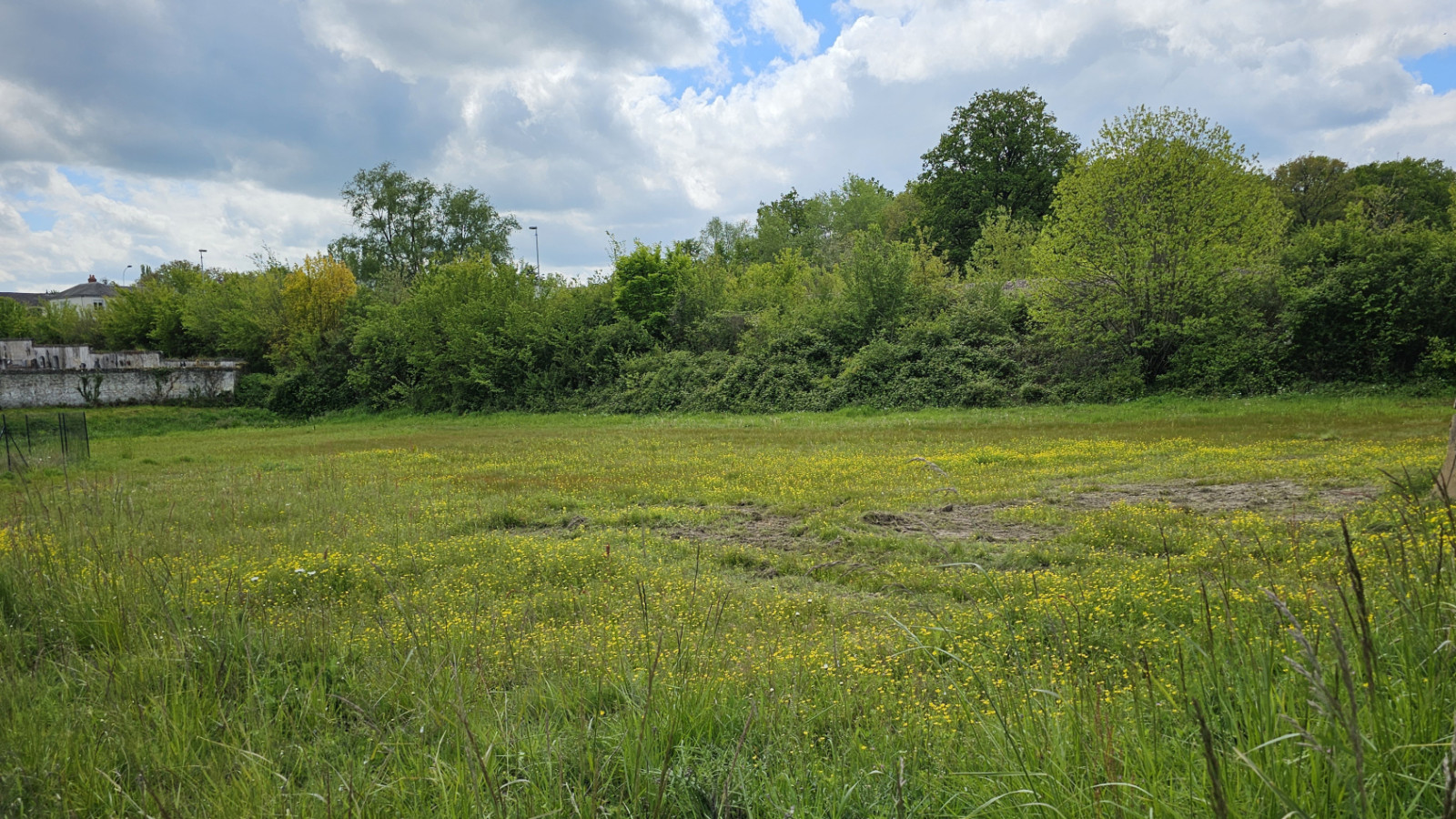 Terrain constructible de 853m2 à Chambourg-sur-Indre