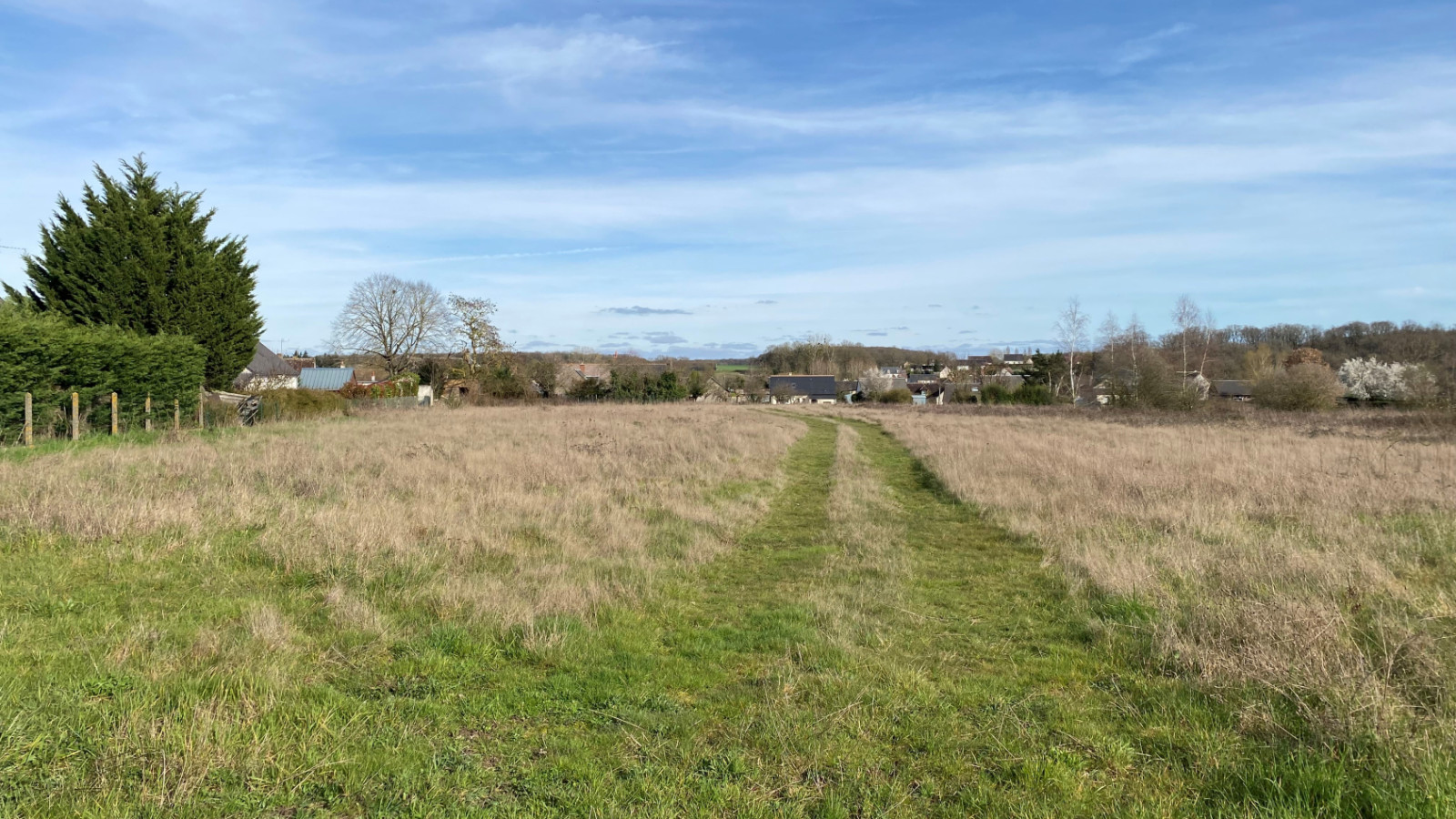 Terrain constructible de 468m2 à Auzouer-en-Touraine