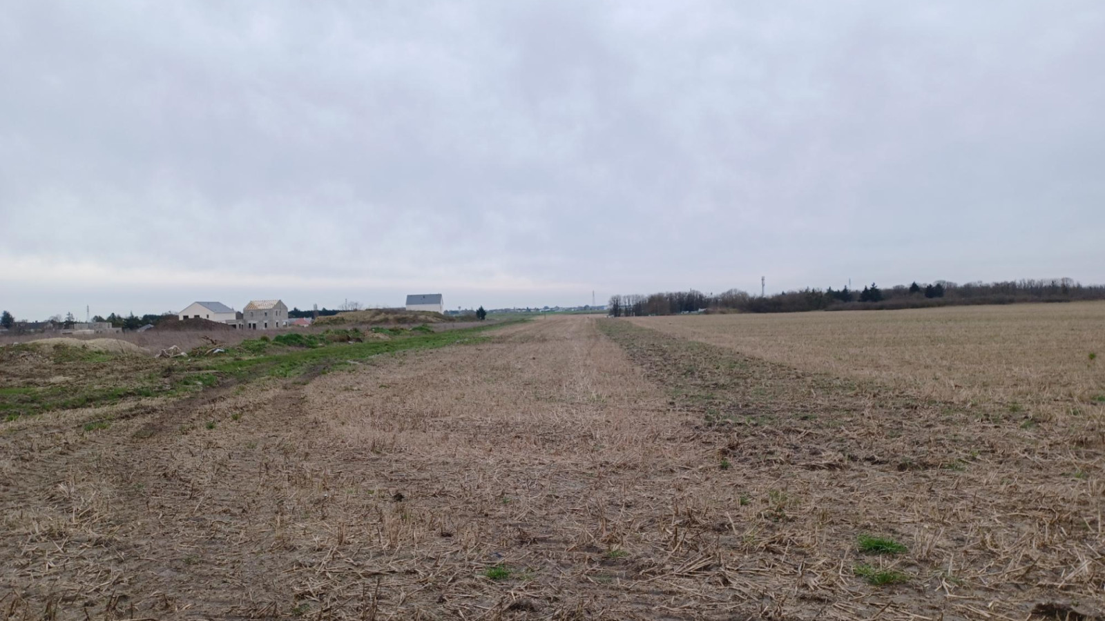 Terrain constructible de 602m2 à Saint-Ay