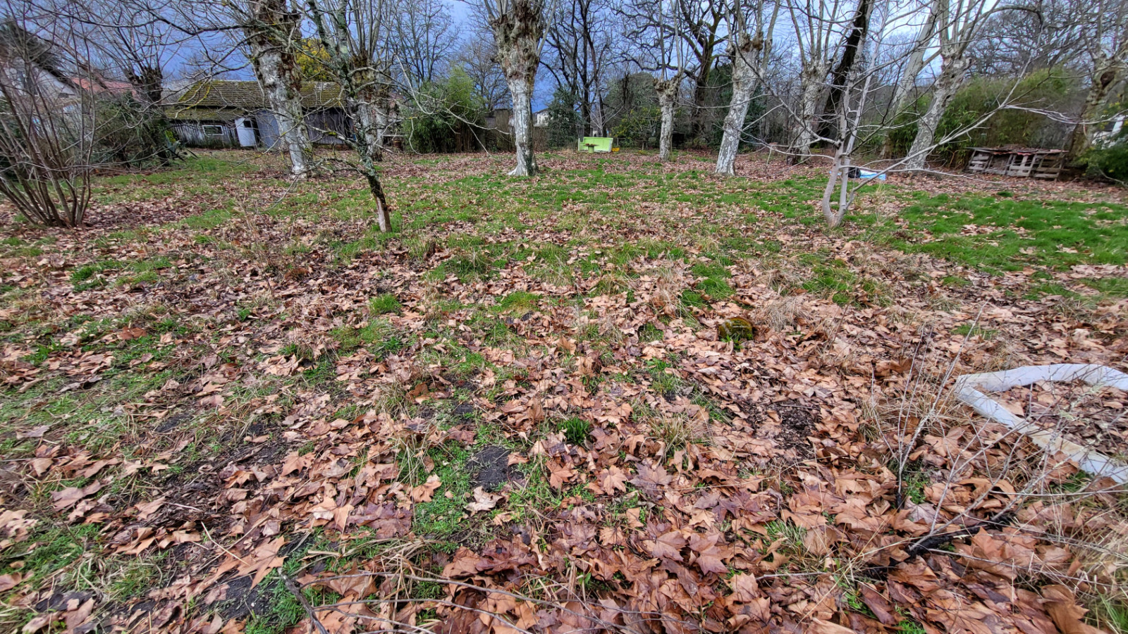 Terrain constructible de 2190m2 à Solférino