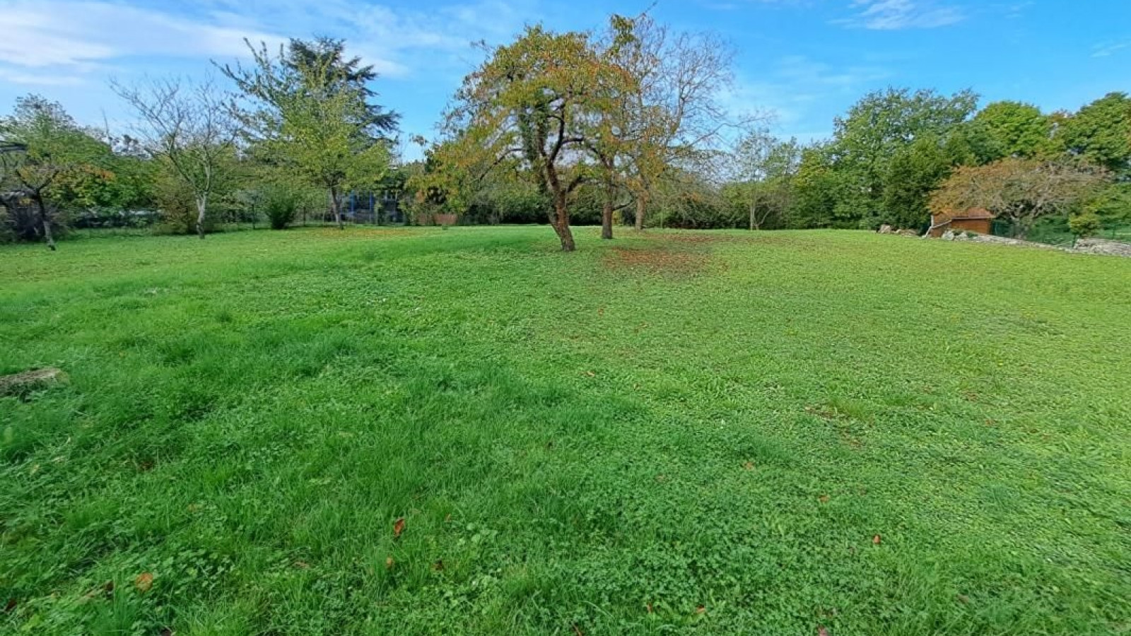 Terrain constructible de 1000m2 à Châtellerault