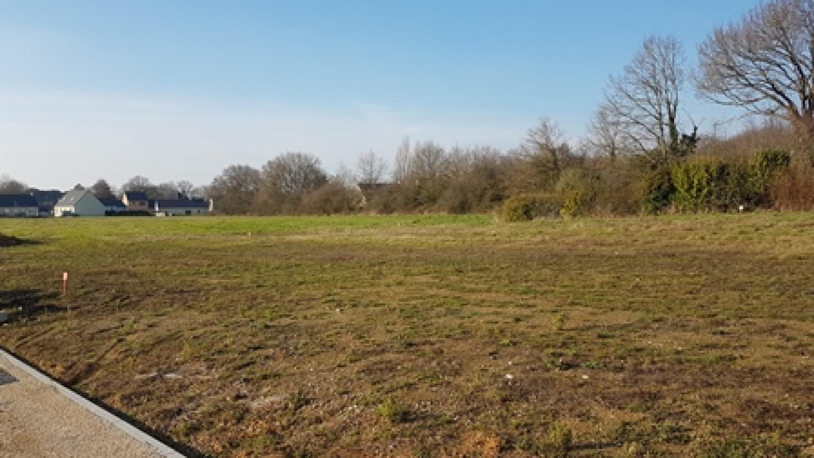 Terrain constructible de 380m2 à Casson