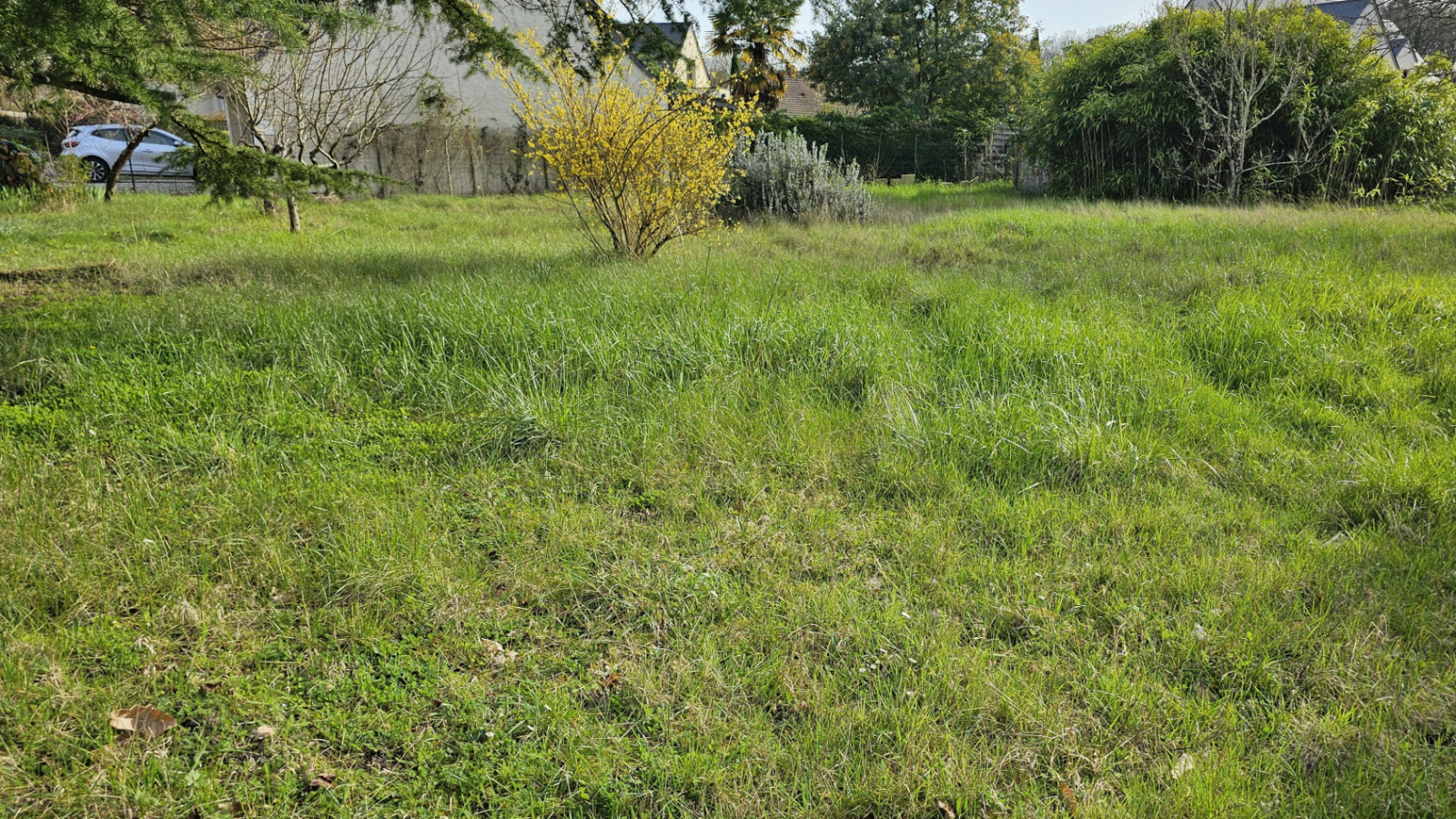 Terrain constructible de 1107m2 à Bléré