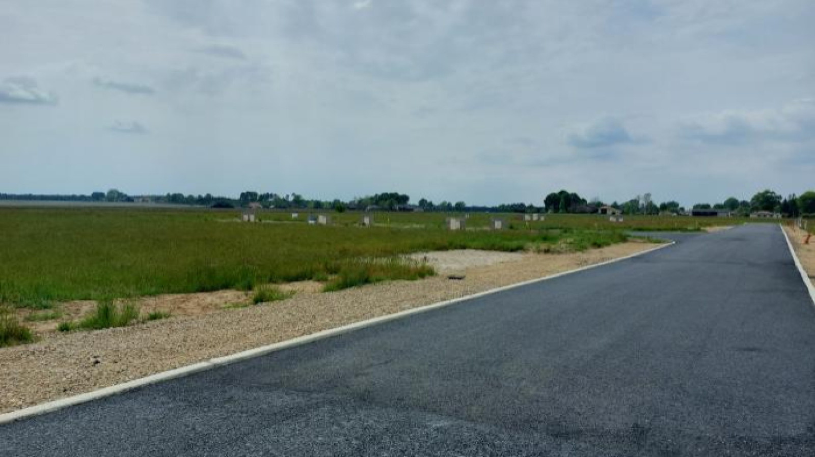 Terrain constructible de 540m2 à Lesperon