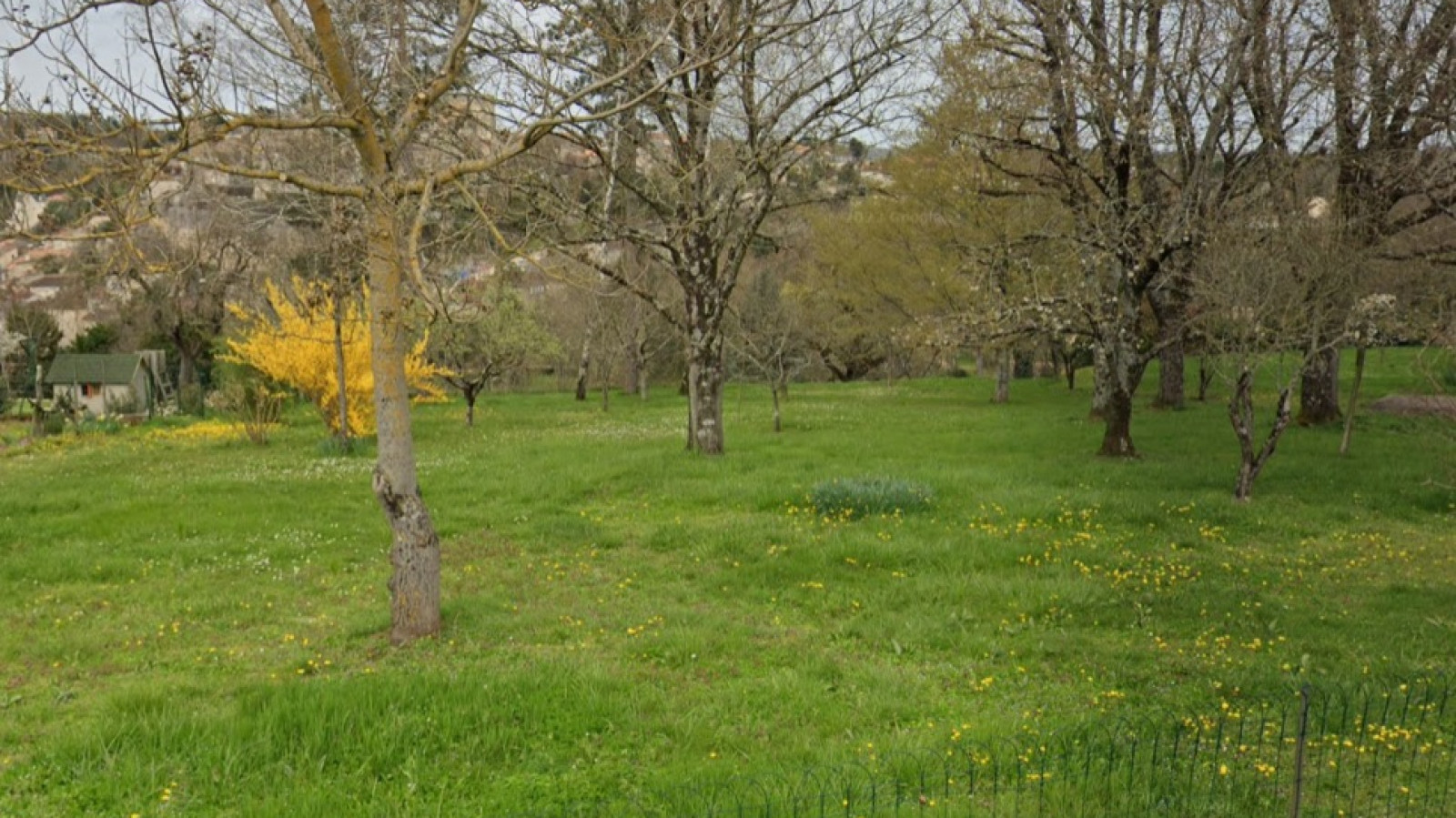 Terrain constructible de 1300m2 à Chauvigny