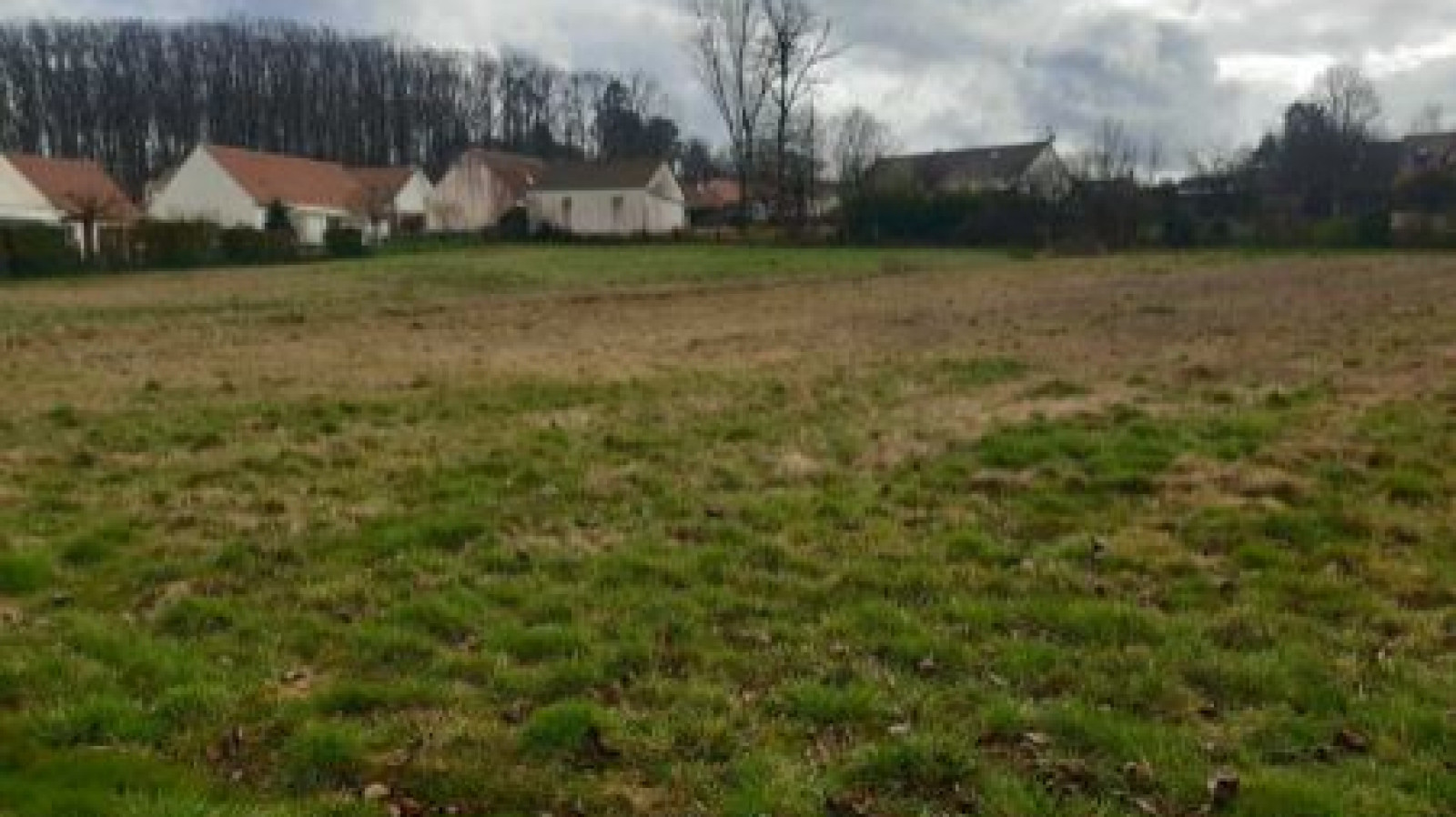 Terrain constructible de 469m2 à La Ferté-Saint-Aubin