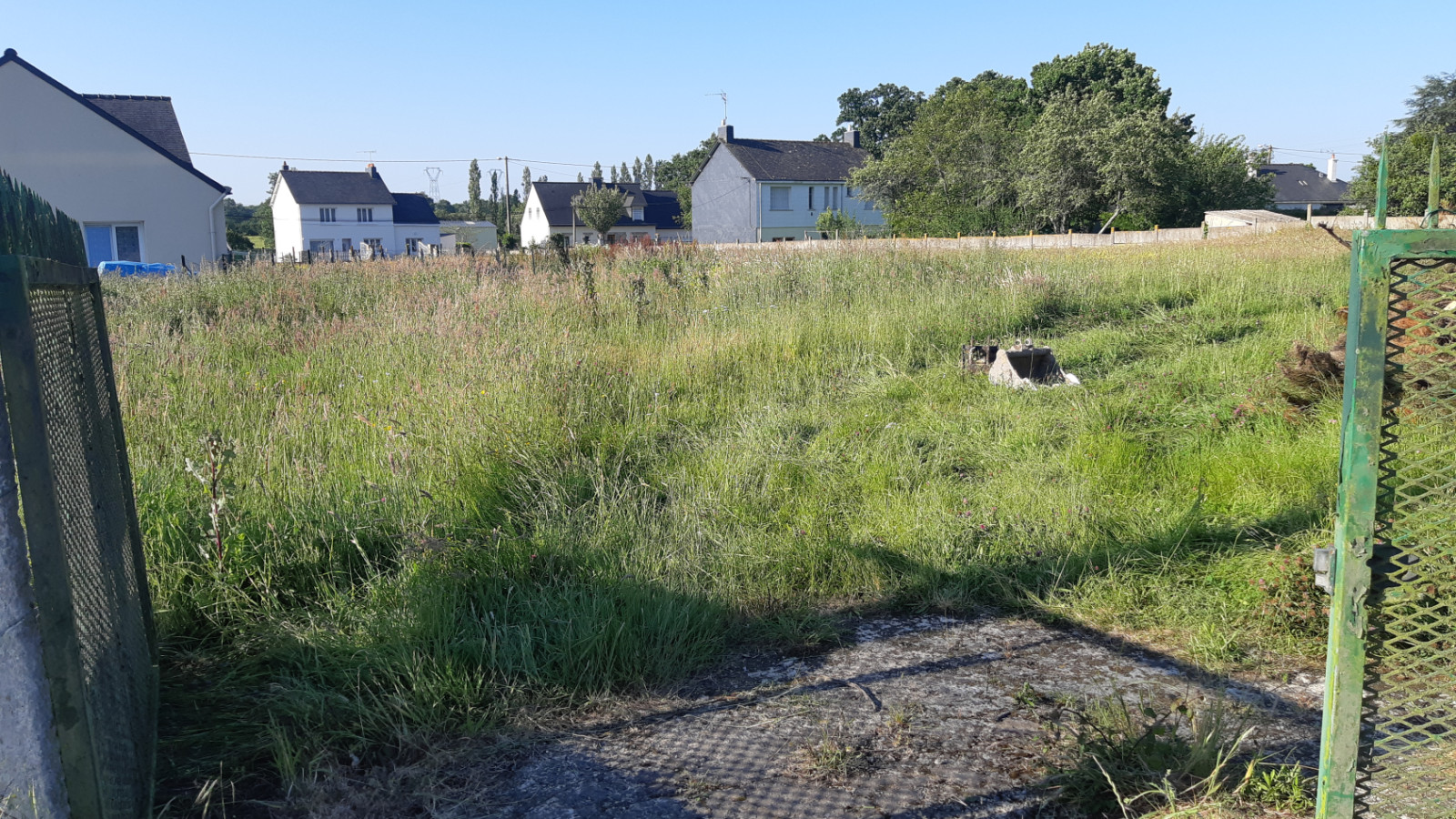 Terrain constructible de 700m2 à Saint-Joachim