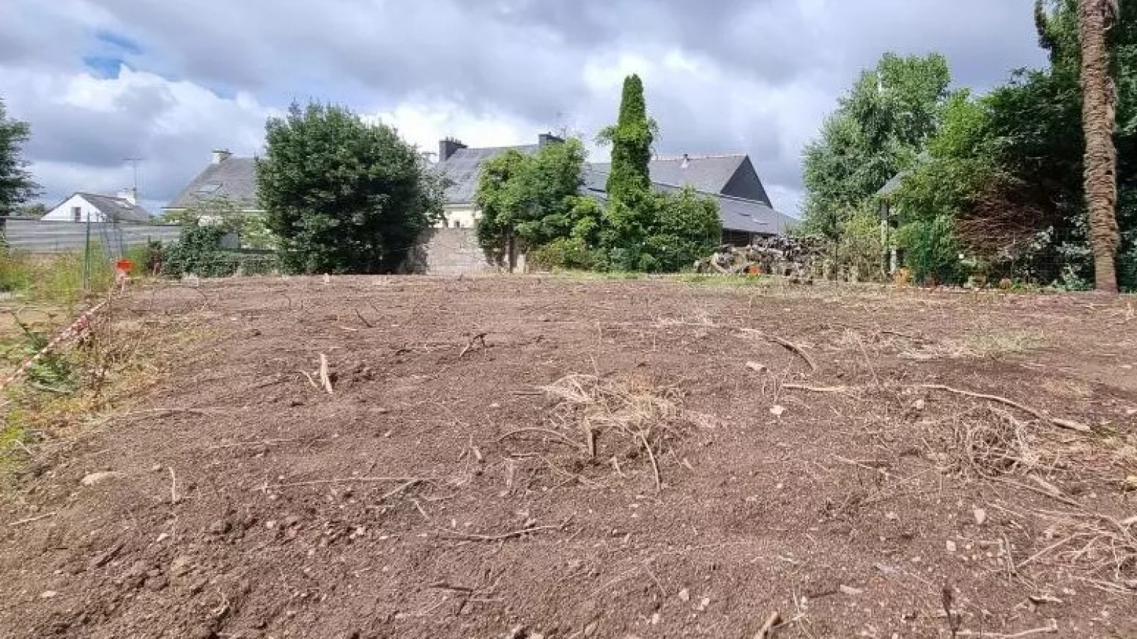 Terrain constructible de 280m2 à Saint-Avé