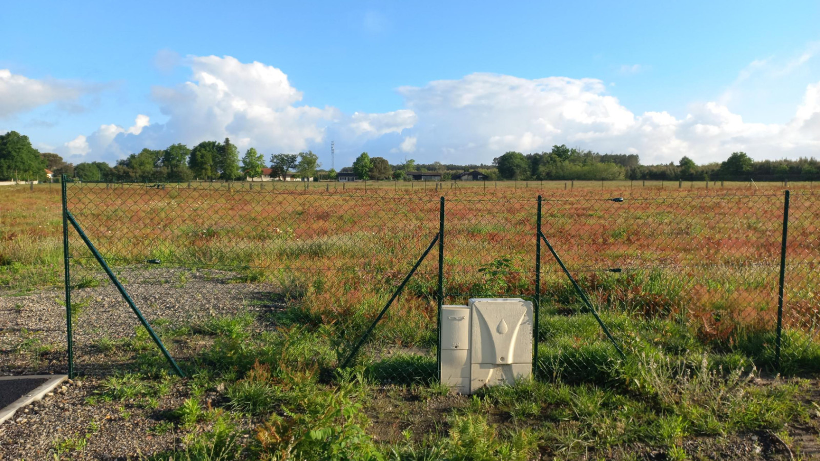 Terrain constructible de 972m2 à Taller