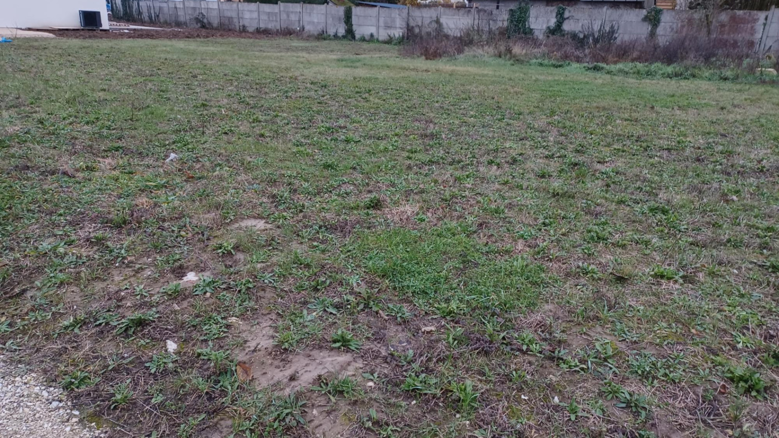 Terrain constructible de 480m2 à Saint-Péravy-la-Colombe