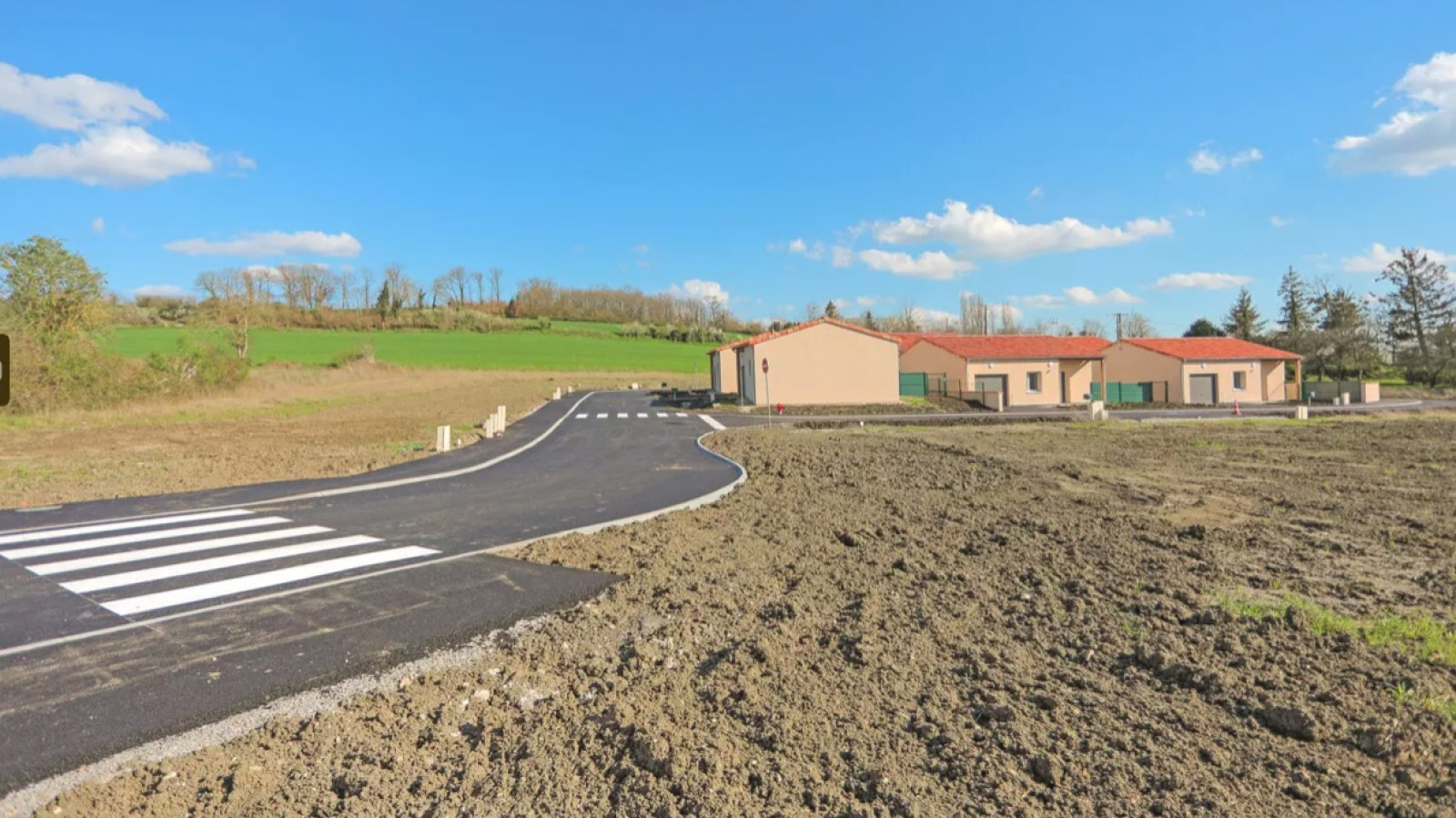 Terrain constructible de 430m2 à Saint-Martin-la-Pallu