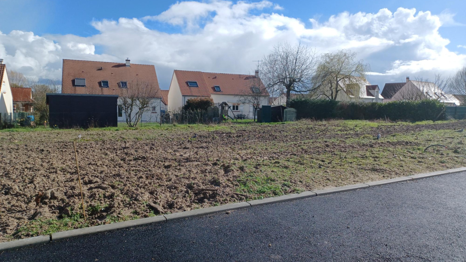 Terrain constructible de 345m2 à La Ferté-Saint-Aubin