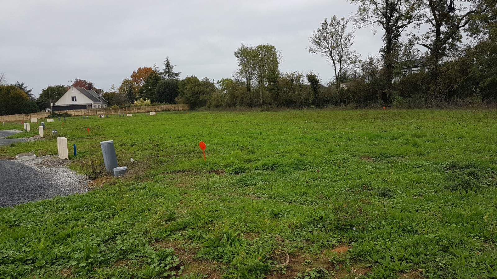 Terrain constructible de 328m2 à Joué-sur-Erdre